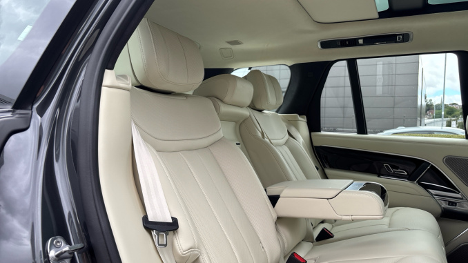 Land Rover Range Rover 3.0 P460e Autobiography 4dr Auto Estate - Image 30